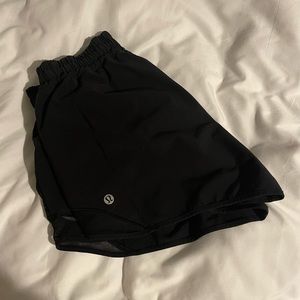 Lululemon hotty hot shorts black| size 6| Very good condition